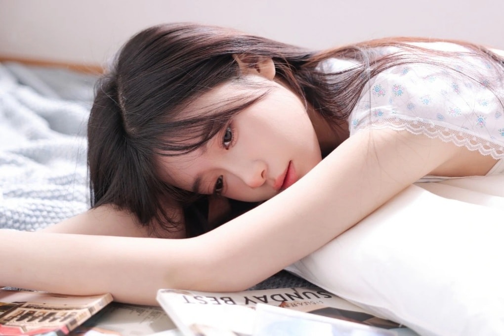 Lấy chồng lười yêu, tôi trượt dài sau nụ hôn với đồng nghiệp kém 10 tuổi - 1 Lấy chồng lười yêu, tôi trượt dài sau nụ hôn với đồng nghiệp kém 10 tuổi - 1