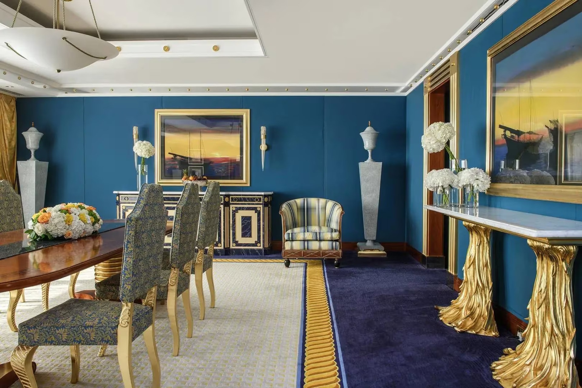 Khách sạn đưa đón bằng Rolls-Royce, trực thăng, giá phòng 850 triệu đồng - 6