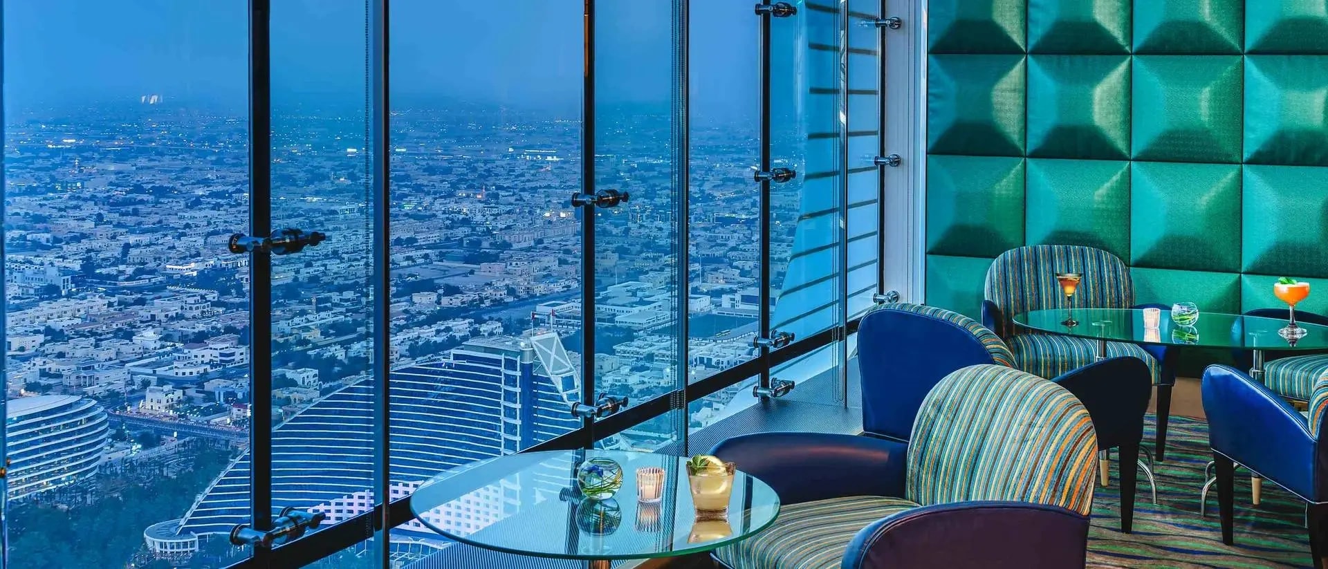 Khách sạn đưa đón bằng Rolls-Royce, trực thăng, giá phòng 850 triệu đồng - 11