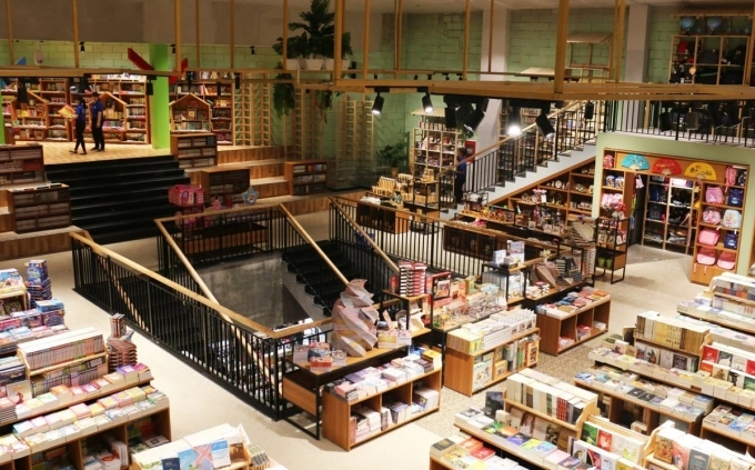 Bên trong nhà sách Phương Nam trên đường Nguyễn Trãi, TP HCM. Ảnh: PNC
