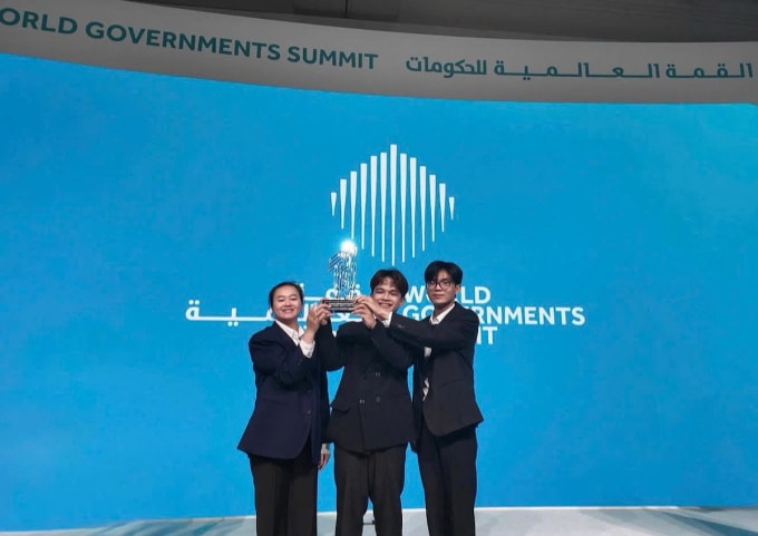 Nhóm sinh viên được giải ở UAE. Ảnh: Thái Hà
