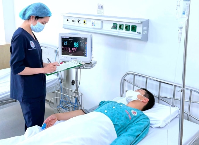 Nam thanh niên 22 tuổi mắc não mô cầu thể viêm màng não, điều trị thành công tại Bệnh viện Trung ương Quân đội 108. Ảnh: Bệnh viện Trung ương Quân đội 108