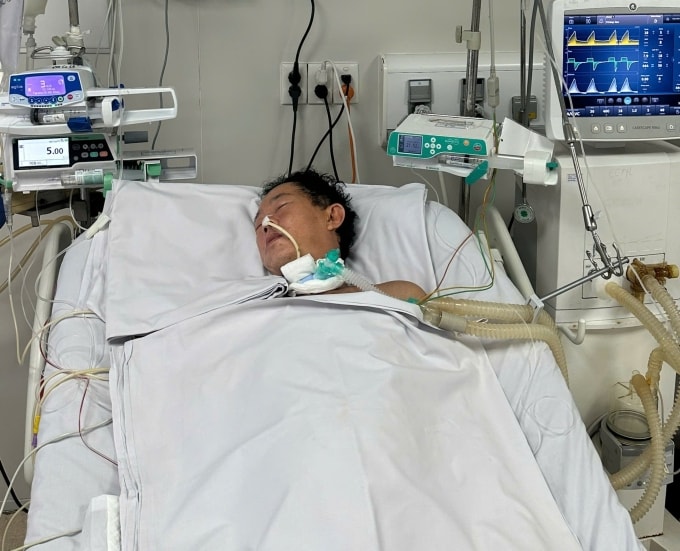 Ông Hùng không tiêm vaccine khi có vết thương, dẫn đến nhiễm trùng nguy kịch. Ảnh: Lê Nhung