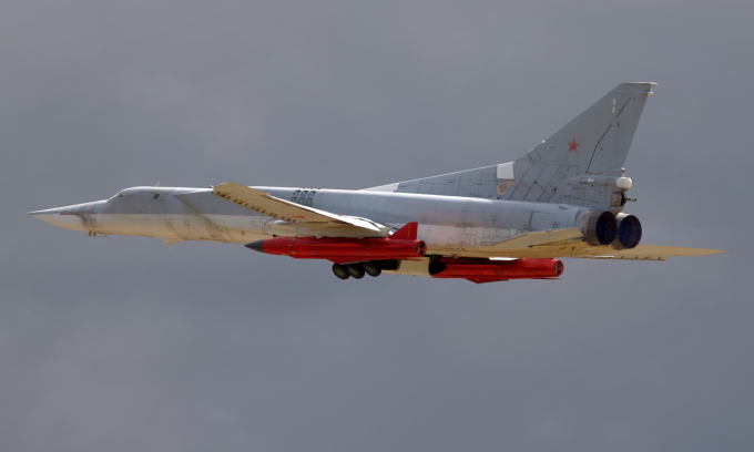 Oanh tạc cơ Nga mang tên lửa Kh-32 hồi năm 2013. Ảnh: Russian Planes