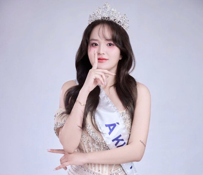 Bùi Thị Phương Linh khi nhận danh hiệu Á khôi 1 tại cuộc thi sắc đẹp. Ảnh: FBNV