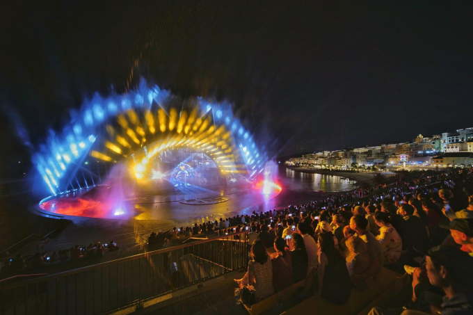 Show diễn Kiss Of The Sea thu hút hàng nghìn du khách mỗi tối. Ảnh: Ánh Dương