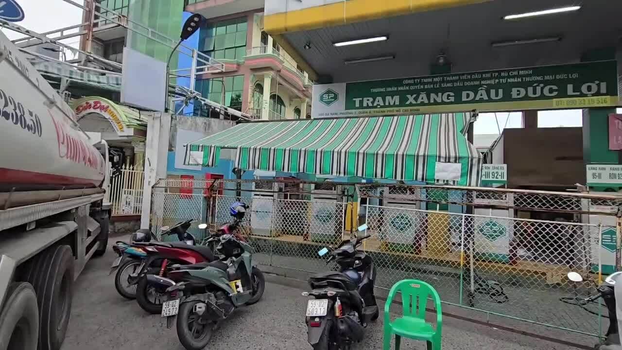 Cảnh sát bắt đường dây sản xuất xăng từ dung môi và phẩm màu