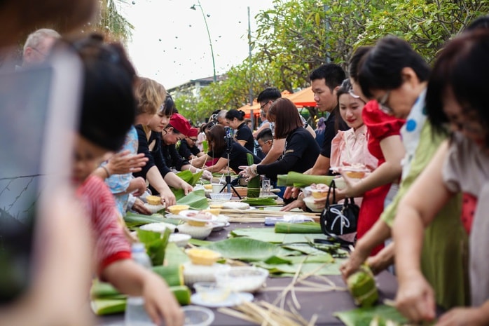 Nha Trang: "Gói bánh Tét - Trở về Tết xưa" mừng xuân Bính Ngọ 2026 - Ảnh 1.