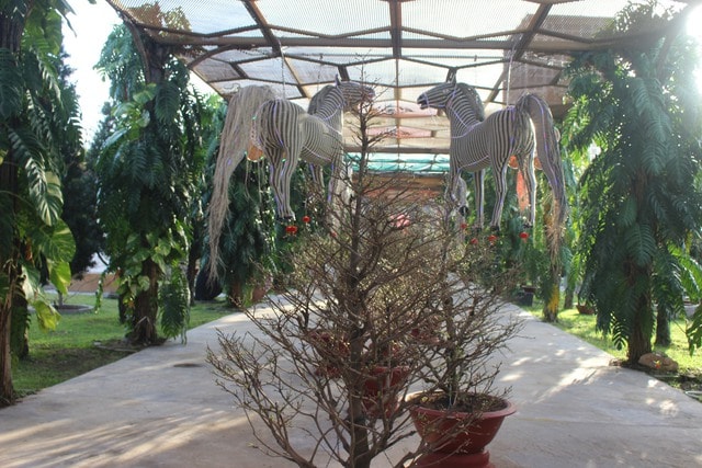 Cận cảnh dàn linh vật ngựa đang bay ở Khánh Hòa- Ảnh 2.