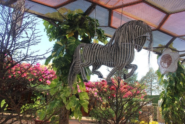 Cận cảnh dàn linh vật ngựa đang bay ở Khánh Hòa- Ảnh 8.