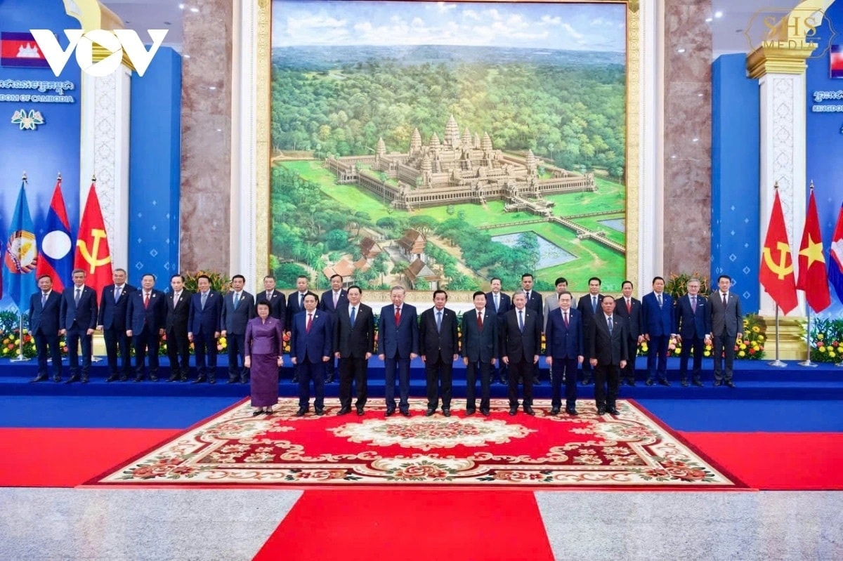 Tổng Bí thư Tô Lâm chụp ảnh chung với các đại biểu