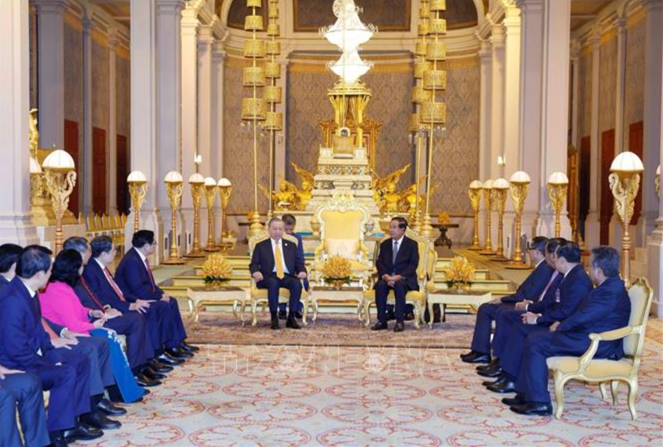Samdech Techo Hun Sen chủ trì Lễ đón chính thức Tổng Bí thư Tô Lâm thăm cấp Nhà nước tới Vương quốc Campuchia. (Ảnh: Thống Nhất/TTXVN)