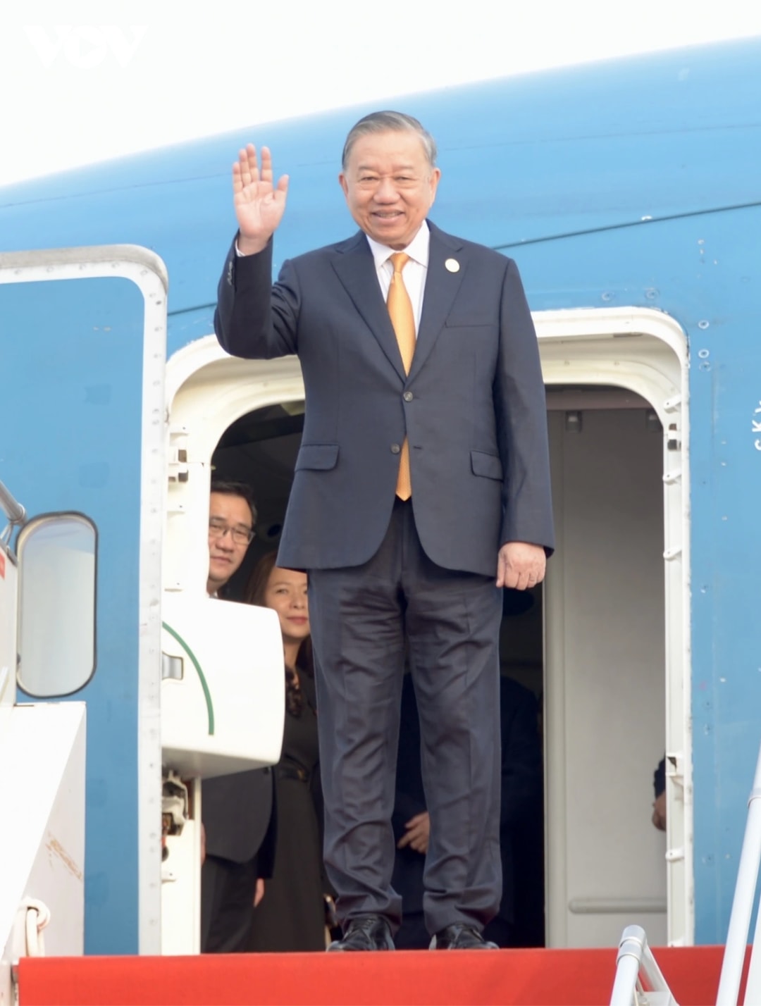 Tổng Bí thư Tô Lâm cùng đoàn đại biểu cấp cao tới sân bay quốc tế Techo (Phnom Penh).