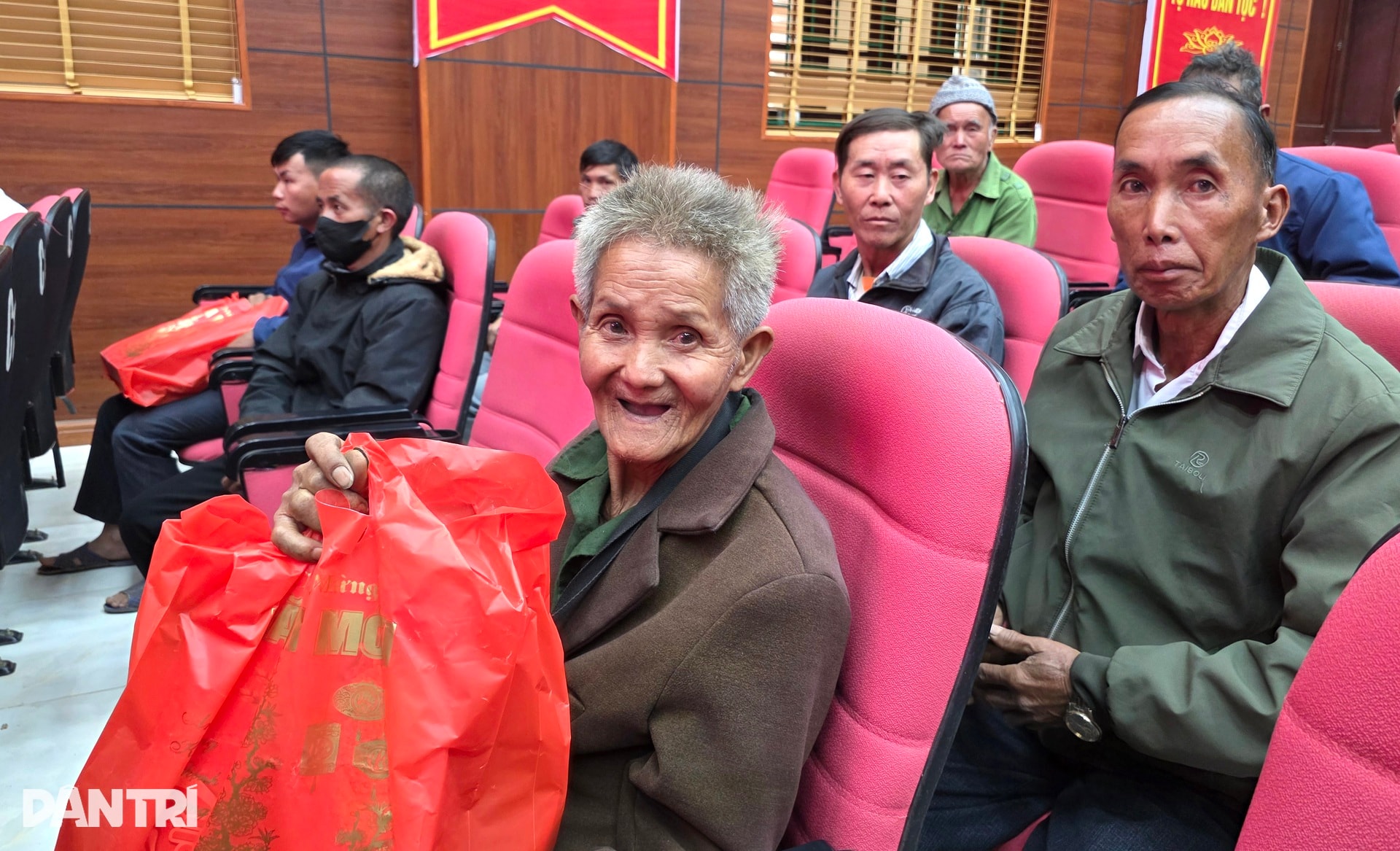 Trong lúc khó khăn như thế này, được quan tâm, sẻ chia là quý lắm! - 3