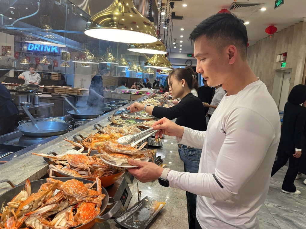 Khách châu Á hào hứng với ẩm thực đa quốc gia tại Buffet Poseidon - 3 Khách châu Á hào hứng với ẩm thực đa quốc gia tại Buffet Poseidon - 3