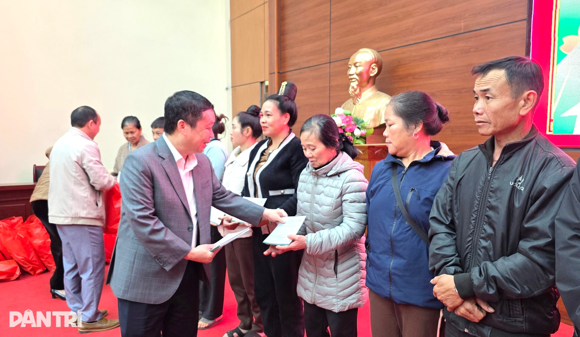 Trong lúc khó khăn như thế này, được quan tâm, sẻ chia là quý lắm! - 10