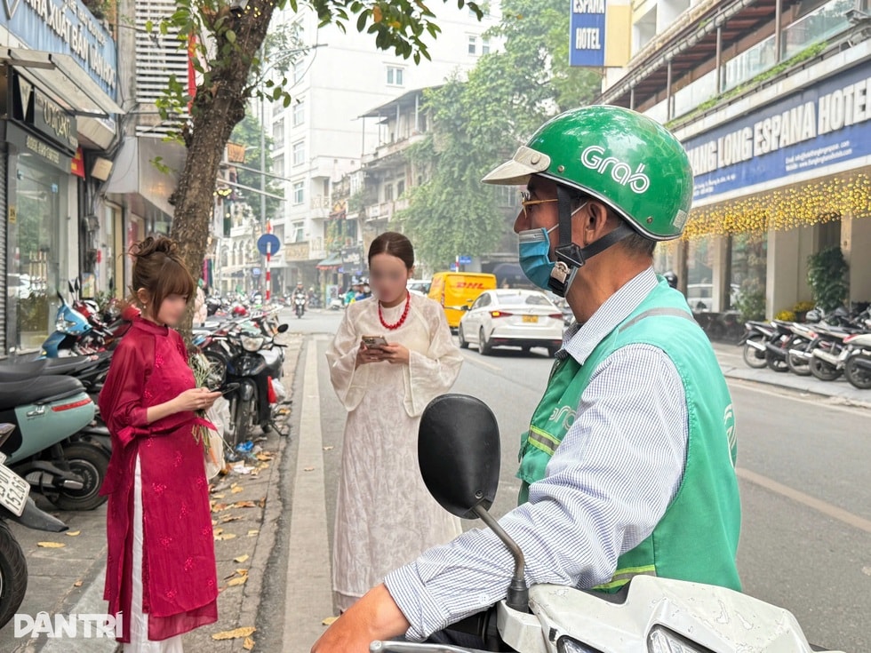 Chủ căn nhà trăm tuổi ở Hà Nội mất ngủ vì các nàng thơ chụp ảnh ngày đêm - 6 Chủ căn nhà trăm tuổi ở Hà Nội mất ngủ vì các nàng thơ chụp ảnh ngày đêm - 6