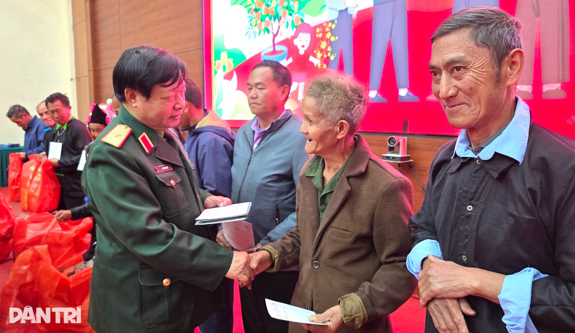 Trong lúc khó khăn như thế này, được quan tâm, sẻ chia là quý lắm! - 9