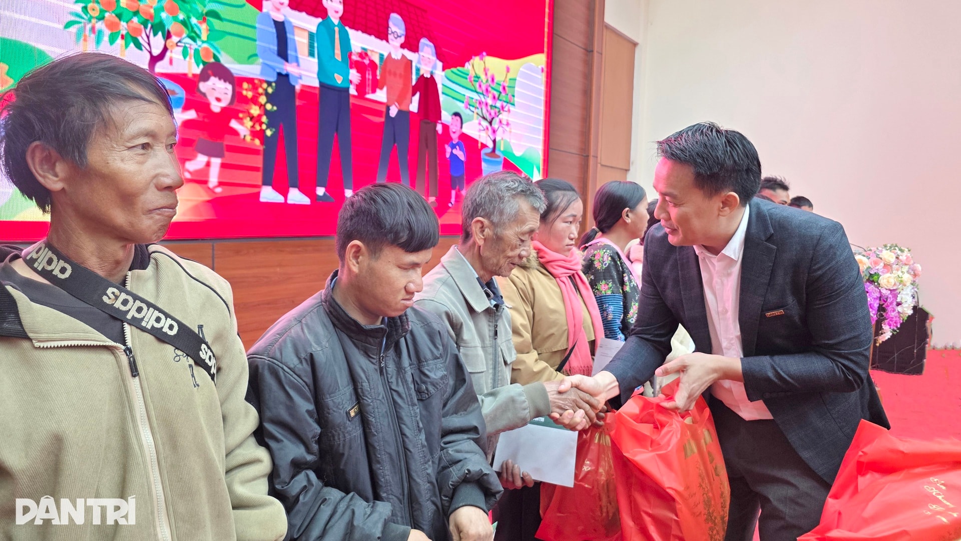 Trong lúc khó khăn như thế này, được quan tâm, sẻ chia là quý lắm! - 5