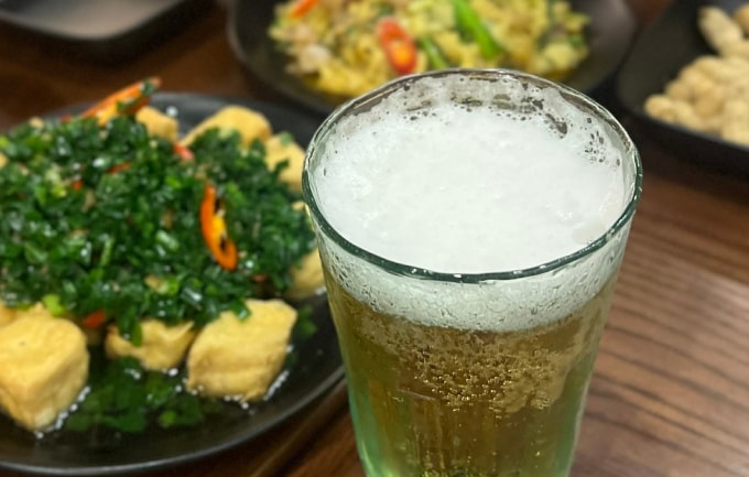 Tùy vào tuổi, tửu lượng, cách uống...,mỗi người có thời gian đào thải cồn khác nhau. Ảnh: Hoàng Nam