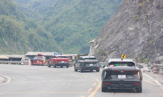 Dàn xe VinFast VF 7 trong hành trình trải nghiệm Car Test. Ảnh: Giang Huy