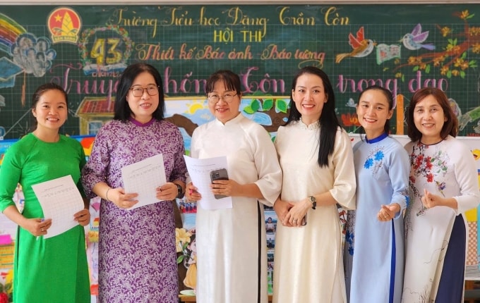 Giáo viên trường Tiểu học Đặng Trần Côn trong hội thi của nhà trường, tháng 11/2025. Ảnh: Tiểu học Đặng Trần Côn