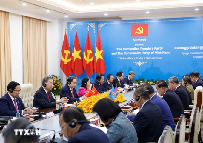 Tổng Bí thư Tô Lâm và Chủ tịch Đảng Nhân dân Campuchia Hun Sen đồng chủ trì cuộc gặp hai Đảng. Ảnh: TTXVN