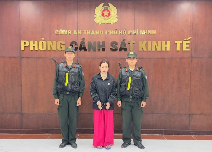 Trương Thị Hồng tại cơ quan điều tra. Ảnh: Công an TP HCM