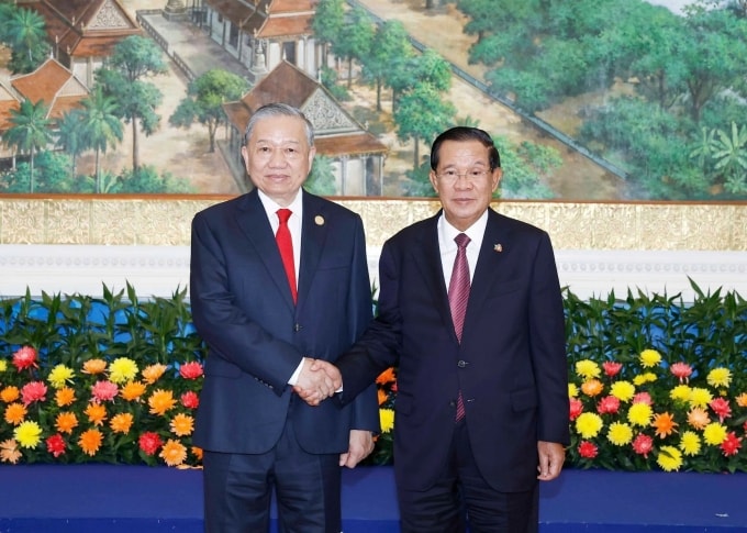 Tổng Bí thư Tô Lâm và Chủ tịch Đảng Nhân dân Campuchia Hun Sen trong cuộc gặp ngày 6/2. Ảnh: TTXVN