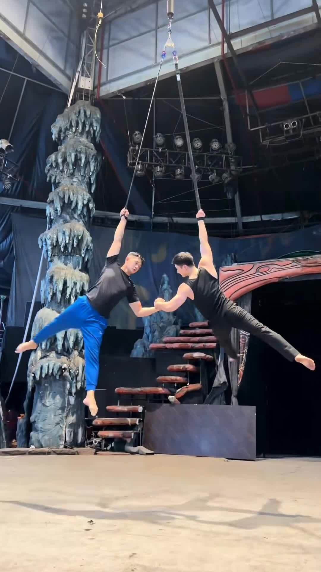 Hậu trường các buổi tập luyện đu dây của Trịnh Ngọc Hiếu