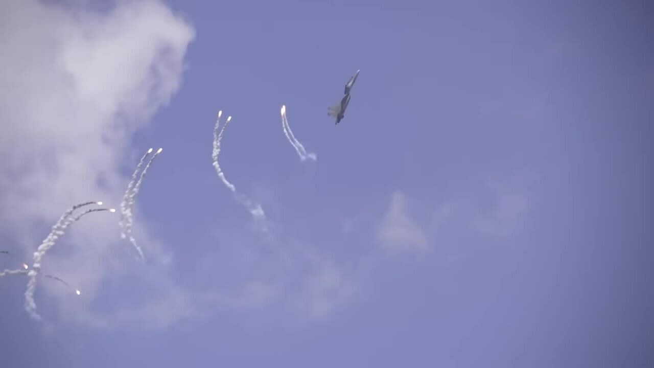 Tiêm kích Su-30 biểu diễn ở Singapore