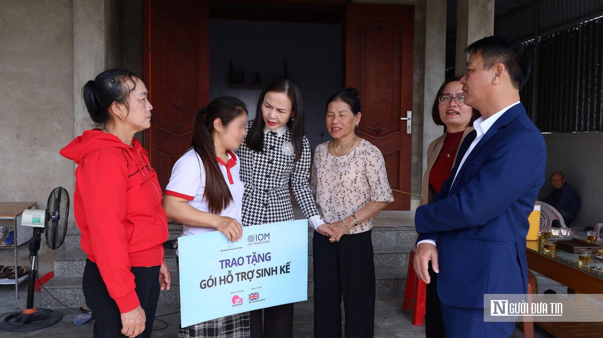 Trao mô hình sinh kế, giúp người bị mua bán trở về tái thiết cuộc sống- Ảnh 2.