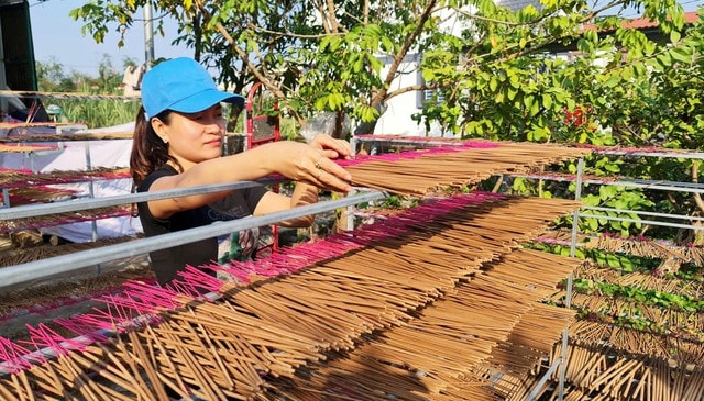 Hướng đi giúp làng nghề “thơm nức mũi” thu về hàng chục tỷ đồng mỗi năm- Ảnh 2.