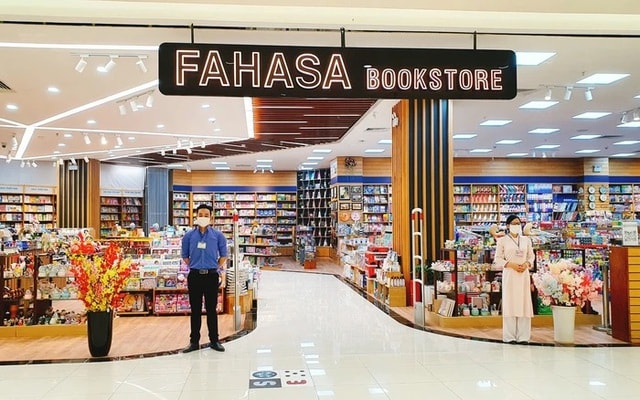 FAHASA lãi kỷ lục, mỗi ngày doanh thu gần 12 tỷ đồng- Ảnh 1. FAHASA lãi kỷ lục, mỗi ngày doanh thu gần 12 tỷ đồng- Ảnh 1.