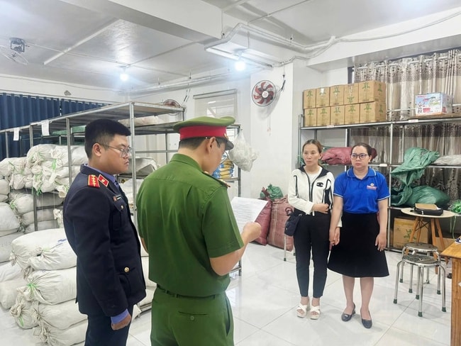 Triệt phá đường dây cà phê giả, mỗi ngày tuồn gần 1 tấn sản phẩm ra thị trường - Ảnh 2.