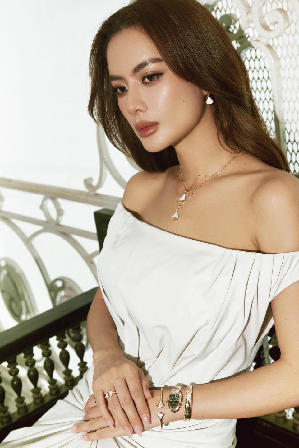 Bên cạnh các hoạt động nghệ thuật, Như Vân còn được công chúng quan tâm về đời tư. Cô sinh con đầu lòng năm 18 tuổi và trở thành mẹ đơn thân sau khi cuộc hôn nhân đầu đổ vỡ.