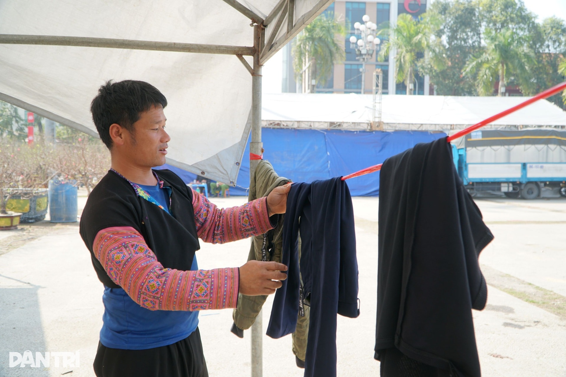 Chàng trai người Mông vượt hơn 200km từ Sơn La vào Thanh Hóa bán đào thuê - 5