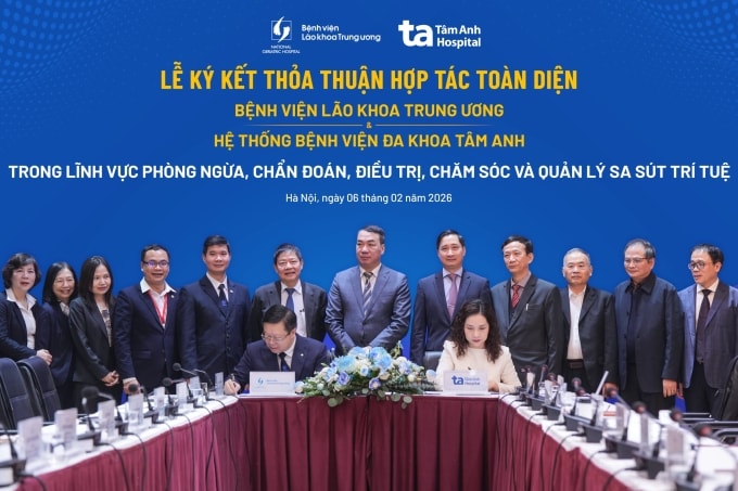 Đại diện Bệnh viện Lão khoa Trung ương và Hệ thống Bệnh viện Đa khoa Tâm Anh tại lễ ký kết. Ảnh: BVĐK Tâm Anh