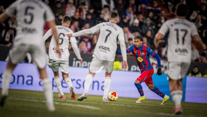 Yamall đi bóng trong trận Barca thắng Albacete 2-1 ở tứ kết Cup Nhà Vua Tây Ban Nha trên sân Carlos Belmonte ngày 3/2. Ảnh: FC Barcelona