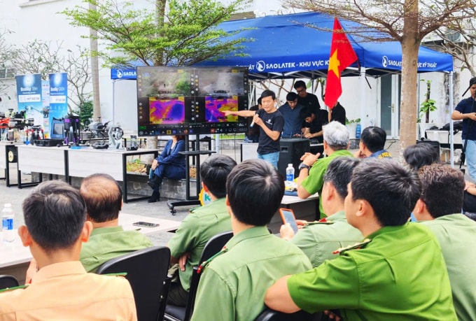 UAV có thể giám sát, truy bắt tội phạm trong địa hình phức tạp, đêm tối. Ảnh: Công an TP HCM