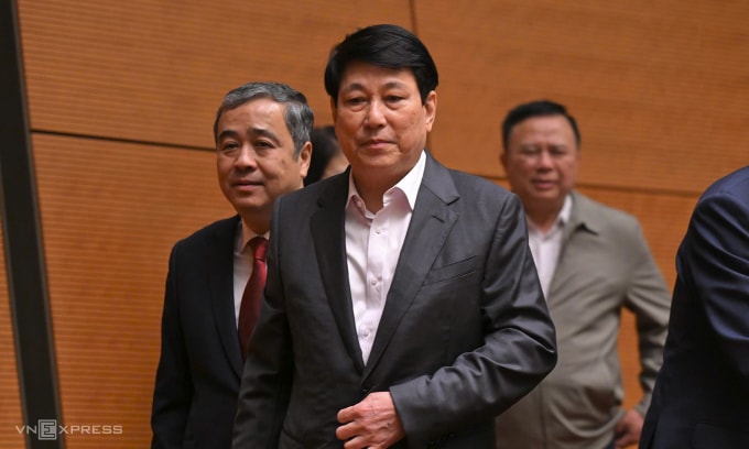 Chủ tịch nước Lương Cường trước giờ hội nghị quán triệt nghị quyết. Ảnh: Giang Huy