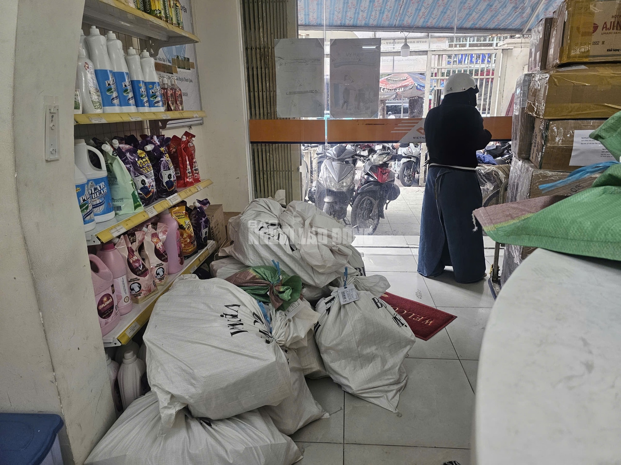 Những lưu ý quan trọng khi mua hàng online và gửi chuyển phát nhanh Tết 2026 - Ảnh 4. Những lưu ý quan trọng khi mua hàng online và gửi chuyển phát nhanh Tết 2026 - Ảnh 4.