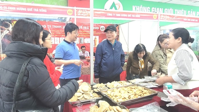 Đặc sản 3 miền Nổi bật Tại hội chợ Tết 2026 ở Hà Nội - Ảnh 3. Đặc sản 3 miền Nổi bật Tại hội chợ Tết 2026 ở Hà Nội - Ảnh 3.