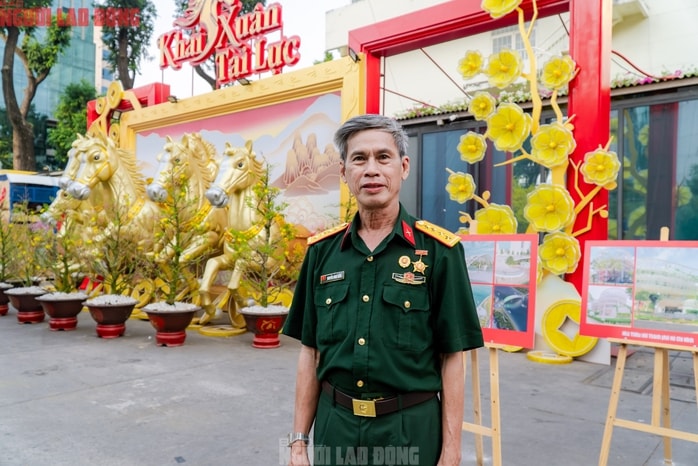 VIDEO: Những điểm "check-in" linh vật ngựa tại trung tâm TPHCM dịp Tết Bính Ngọ - Ảnh 8.