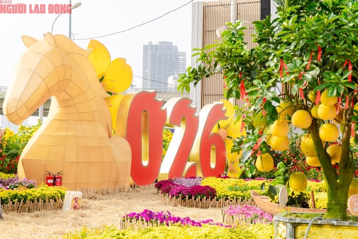 VIDEO: Những điểm "check-in" linh vật ngựa tại trung tâm TPHCM dịp Tết Bính Ngọ - Ảnh 14.