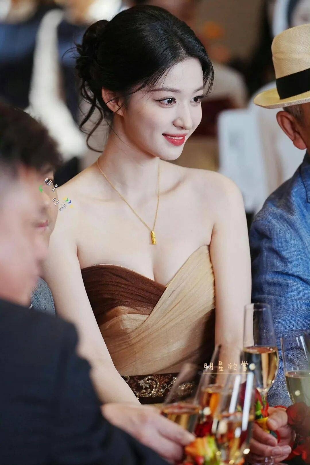 Vuong So Nhien anh 13