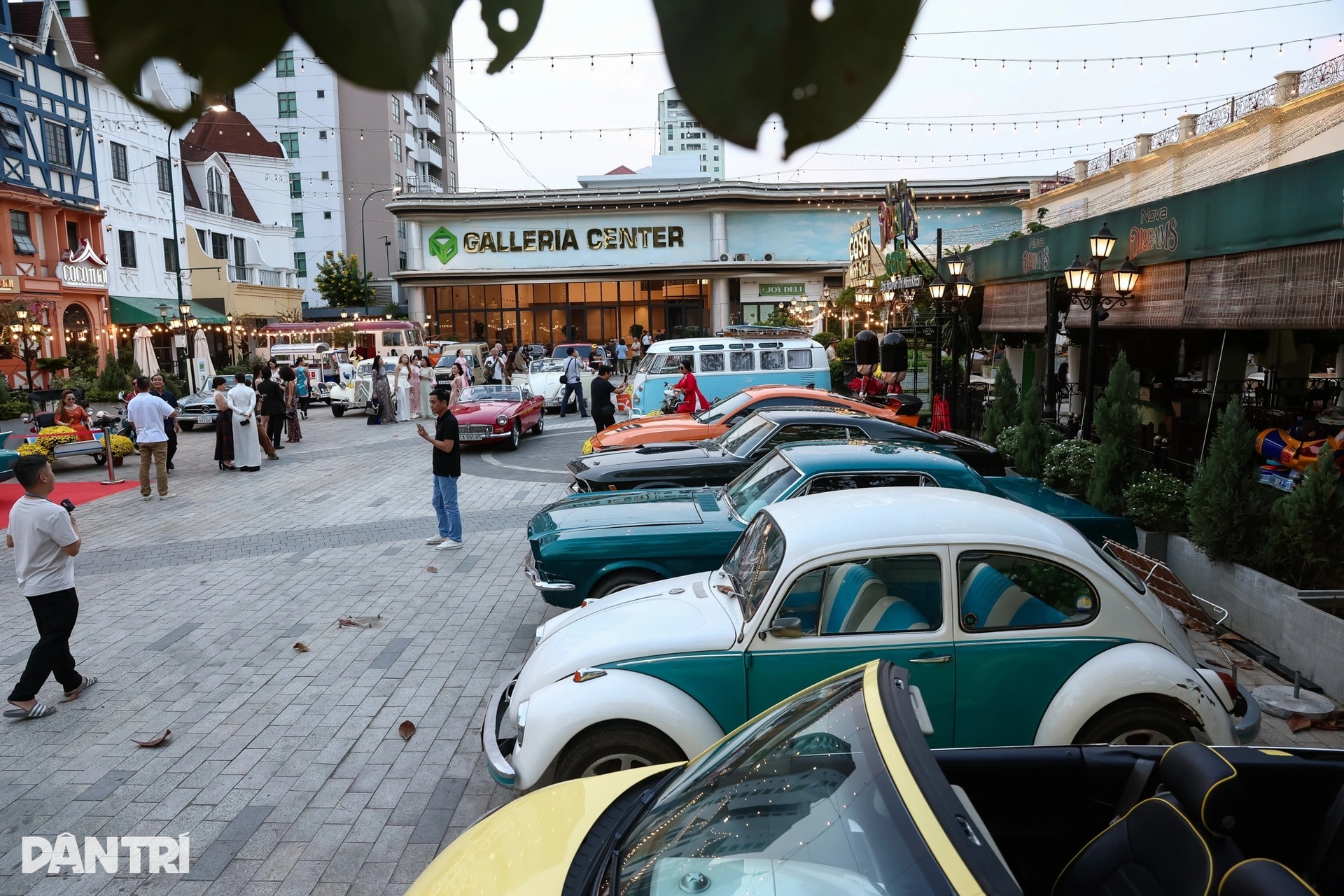 TPHCM rộn ràng không khí Tết với buổi giao lưu xe cổ một thời vang bóng - 1