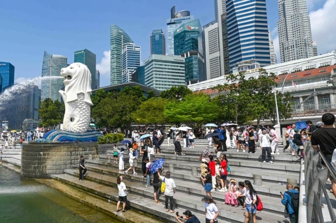 Sư tử biển Merlion, biểu tượng tại khu vực vịnh Marina, Singapore. Ảnh: AFP