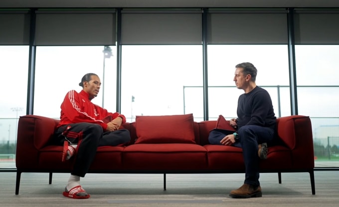 Virgil van Dijk trong buổi trả lời phỏng vấn Gary Neville trên Sky Sports.