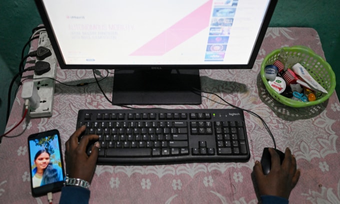 Bàn làm việc tại nhà của Kerketta ở bang Jharkhand, miền đông Ấn Độ, hồi tháng 1. Ảnh: AFP